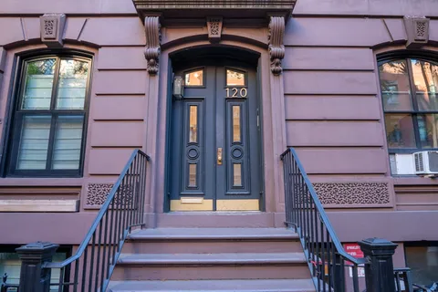 a view of entryway with a front door