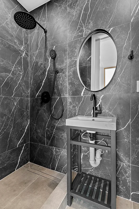 496 Wilson Avenue, Unit 4A Brooklyn, NY 11221 - Photo 8 of 10 an entryway