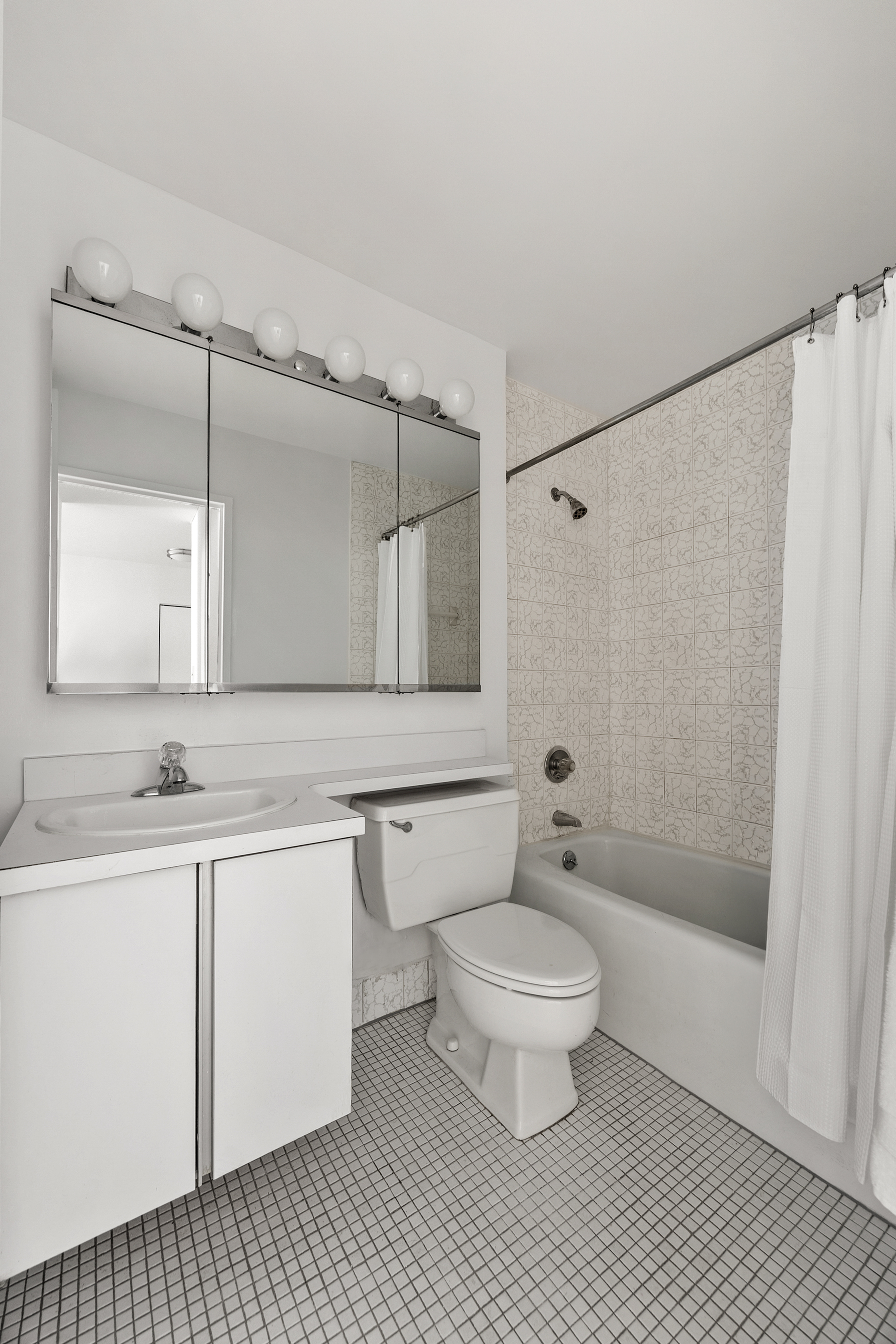 300 East 59th Street, Unit 705 Manhattan, NY 10022 - Photo 9 of 18
