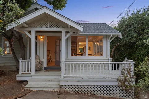 $3,680,000 | 40 Laurel Avenue, Stinson Beach, CA 94970