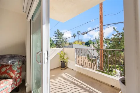 $999,999 | 4394 Farmdale Avenue, Unit 202, Studio City, CA 91604