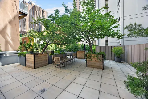 $785,000 | 464 West 44th Street, Unit 6J | Hell's Kitchen