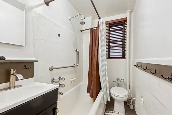 $540,000 | 321 East 54th Street, Unit 6A | Sutton Place