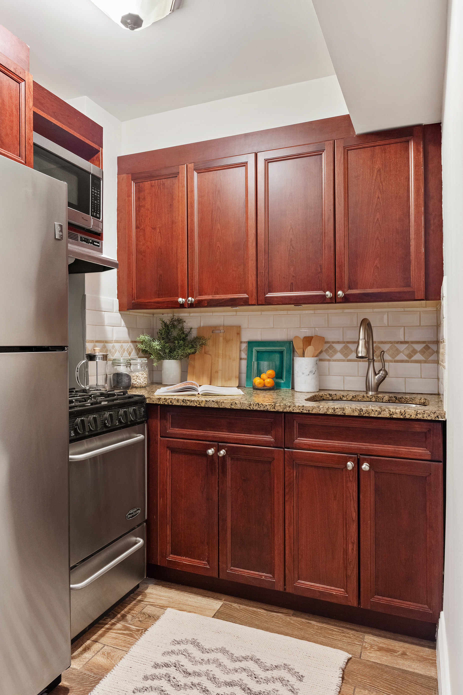 165 Christopher Street, Unit 1U Manhattan, NY 10014 - Photo 5 of 10