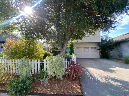 $829,000 | Jefferson Street, Petaluma, CA 94952