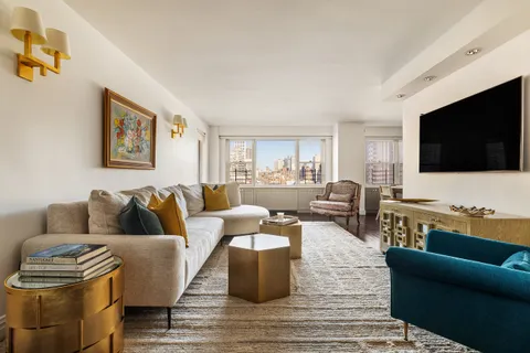 $2,100,000 | 420 East 72nd Street, Unit 12J | Lenox Hill