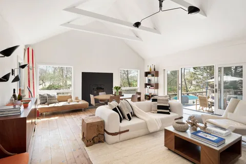 $3,850,000 | 44 Cliff Road, Amagansett, NY 11930