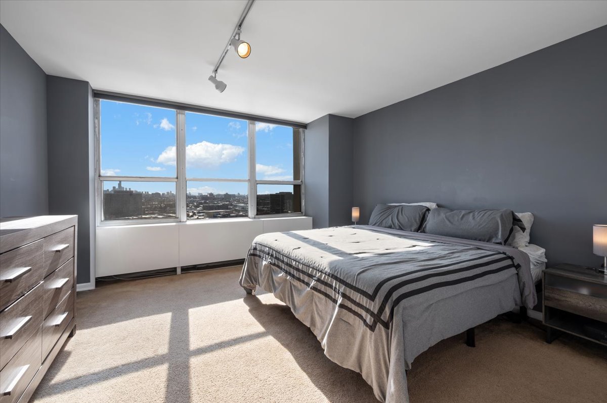 655 West Irving Park Road, Unit 1717 Chicago, IL 60613 - Photo 16 of 34