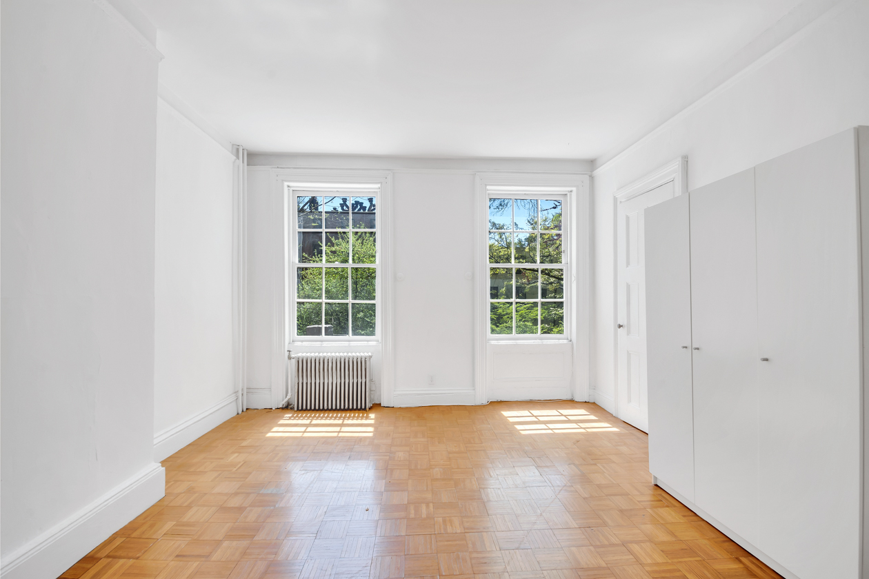 48 Livingston Street, Unit 2R Brooklyn, NY 11201 - Photo 2 of 5 an empty room with wooden floor and windows