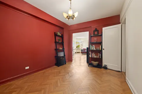 a view of livingroom with furniture