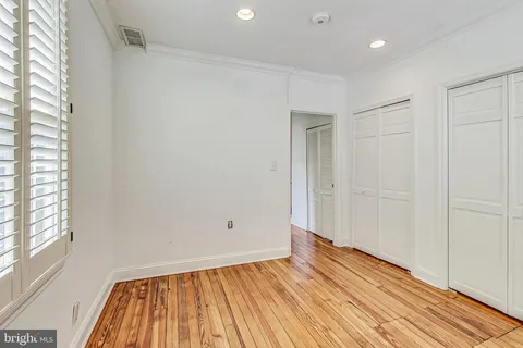 $1,200,000 | 524 10th Street Southeast, Washington, DC 20003