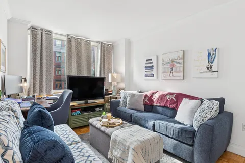$620,000 | 404 East 76th Street, Unit 4M | Lenox Hill