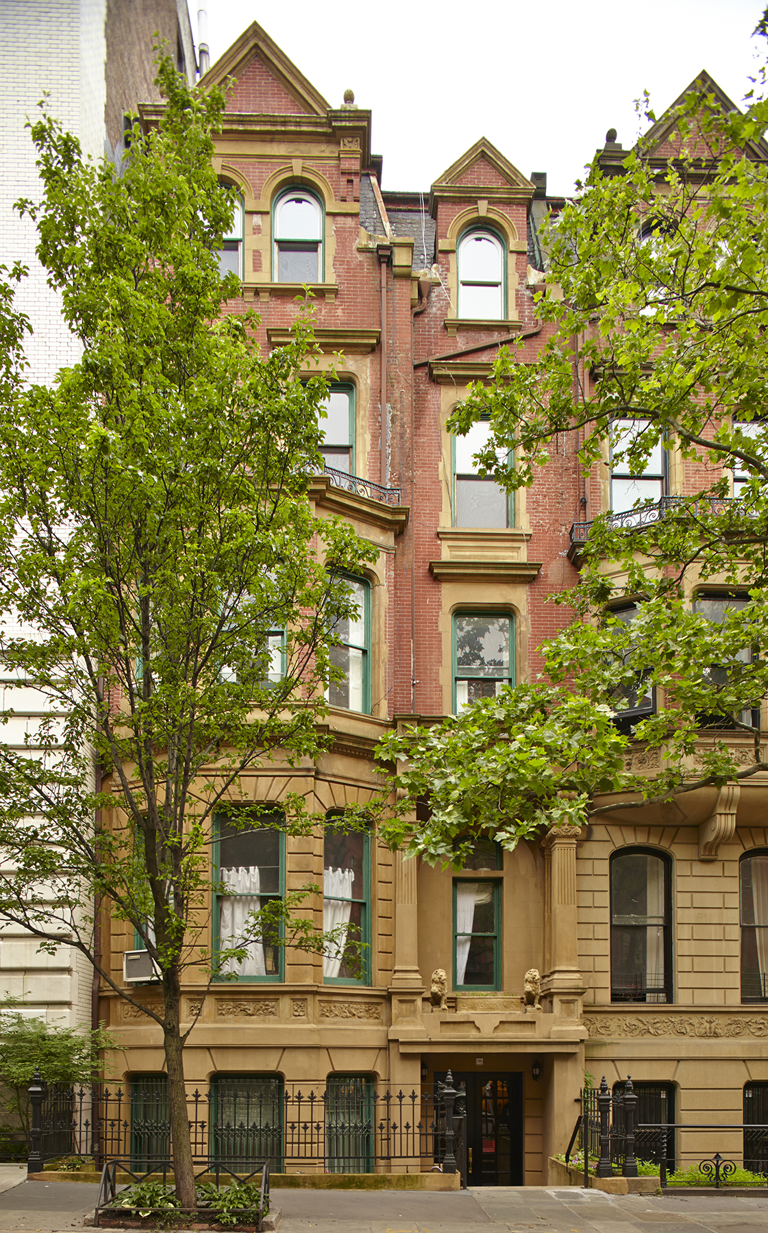 58 West 83rd Street, Unit 4A Manhattan, NY 10024 - Photo 8 of 9 front view of a building