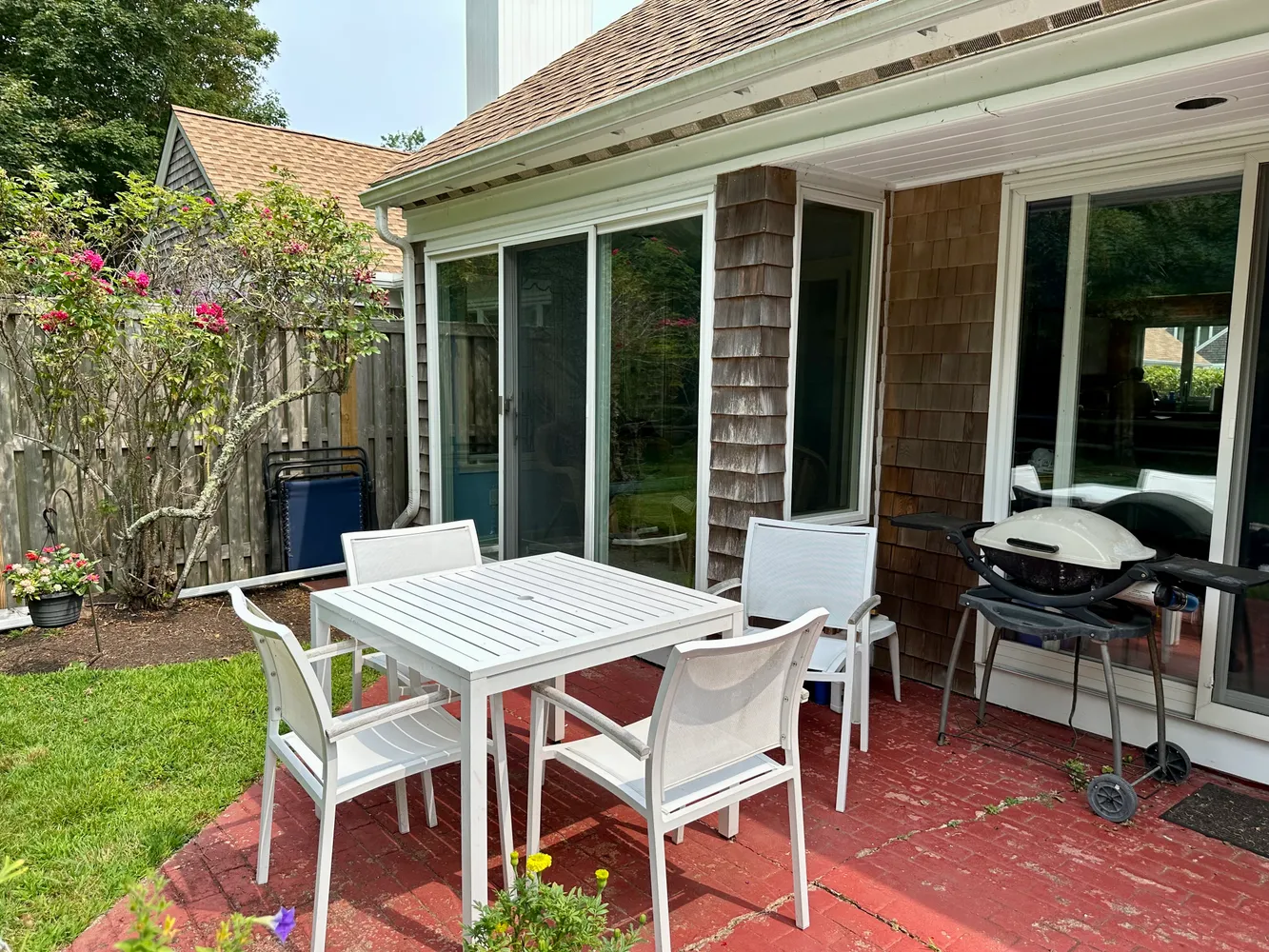 a table and chairs in front of a house