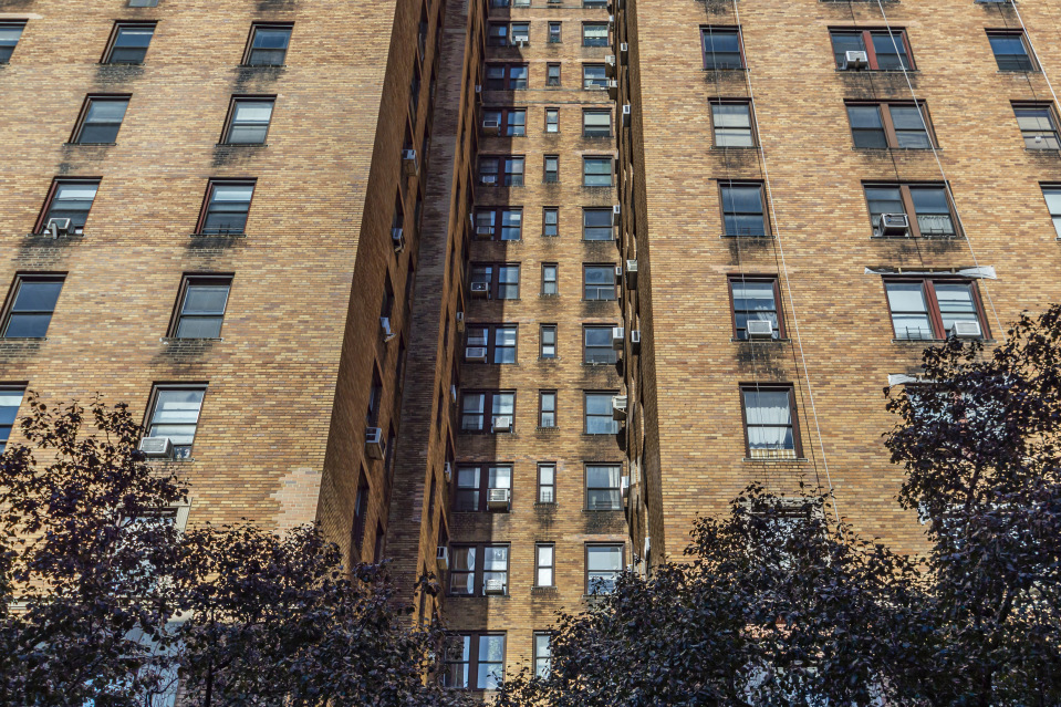 175 West 93rd Street, Unit 17I Manhattan, NY 10025 - Photo 16 of 18 front view of a building