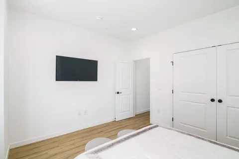 a view of a livingroom with an empty space