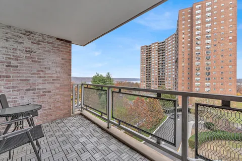 $409,000 | 5800 Arlington Avenue, Unit 6V | North Riverdale
