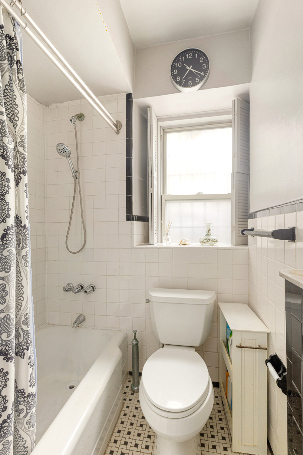 400 Riverside Drive, Unit K Manhattan, NY 10025 - Photo 21 of 22 a bathroom with a toilet a sink and a bathtub
