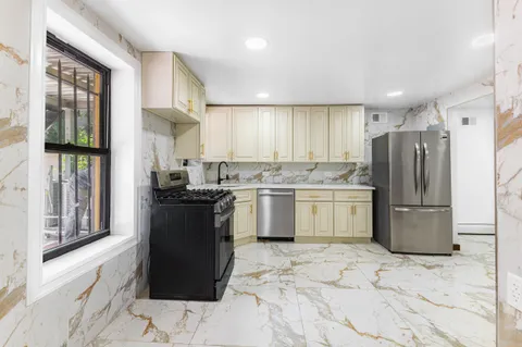 $1,870,000 | 902 Lafayette Avenue | Bedford-Stuyvesant