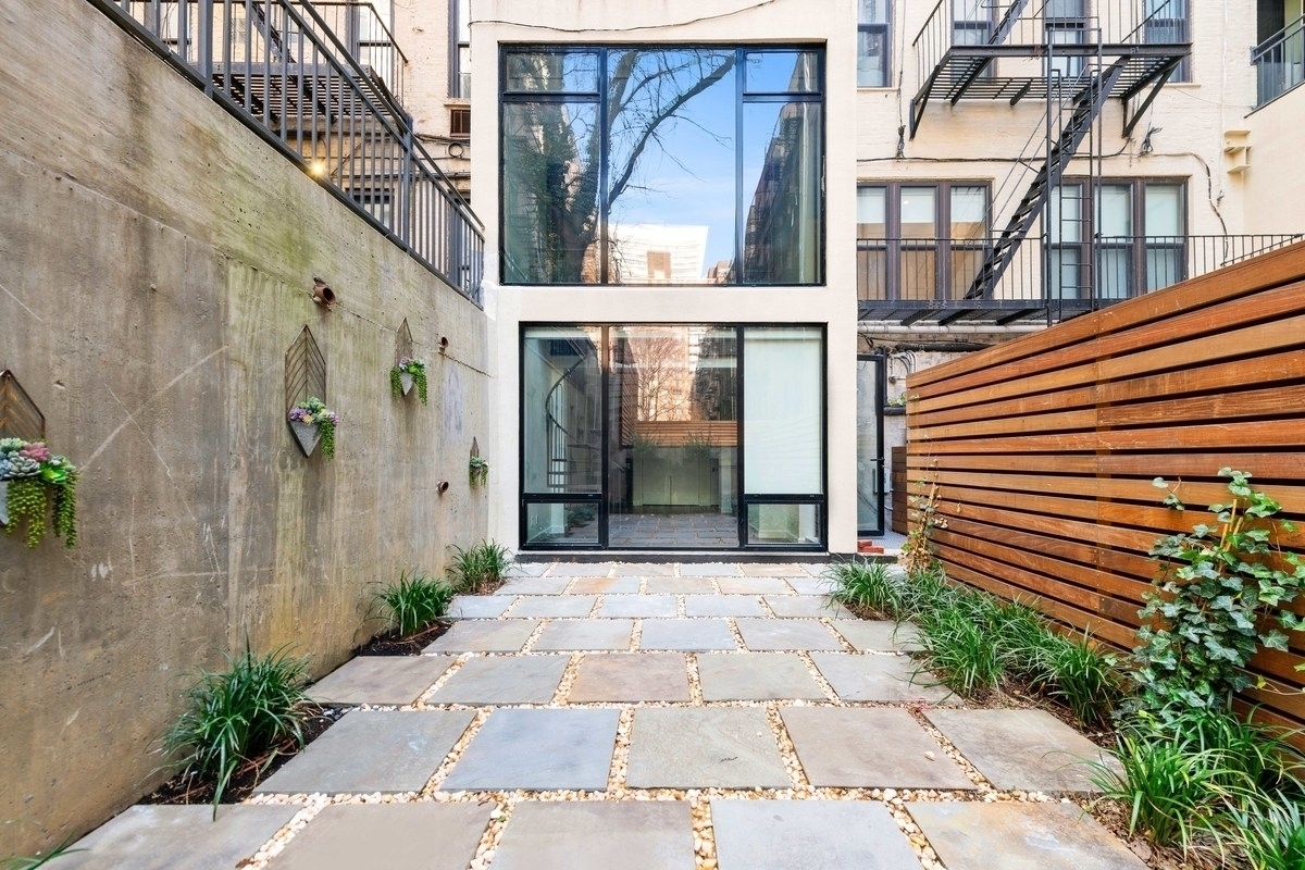 44 East End Avenue, Unit TH3 Manhattan, NY 10028 - Photo 11 of 24