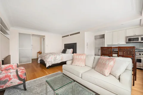 $845,000 | 200 East 66th Street, Unit A404 | Lenox Hill