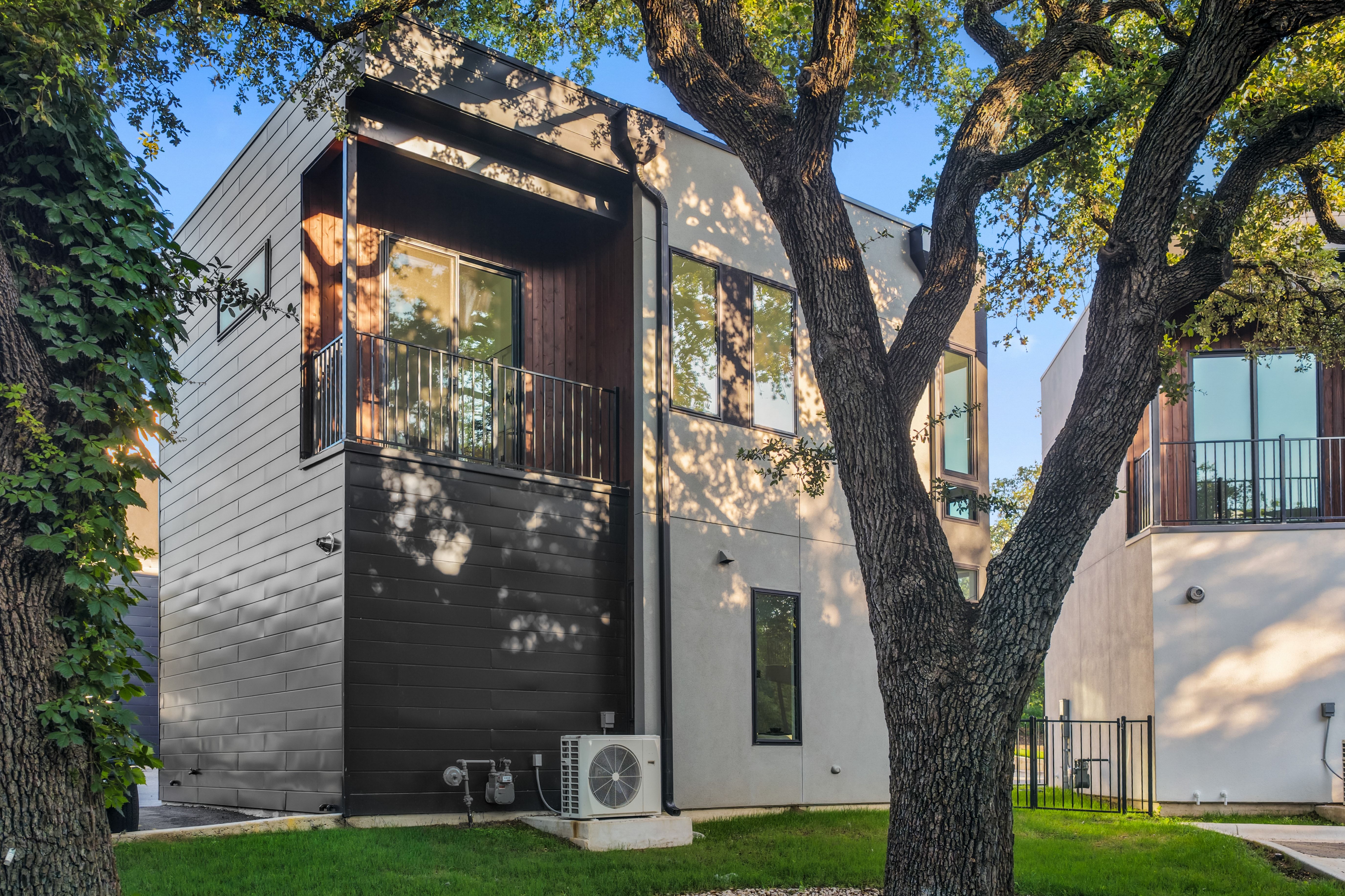 219 Lessin Lane, Unit 15 Austin, TX 78704 - Photo 8 of 53 Gallery Image 8