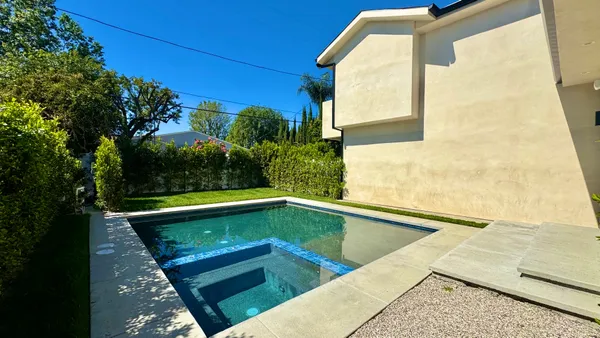 $7,995 | Yarmouth Avenue, Encino, CA 91316