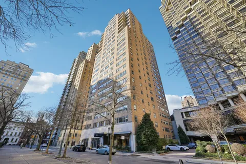 $975,000 | 220 West Rittenhouse Square, Unit 10C, Philadelphia, PA 19103