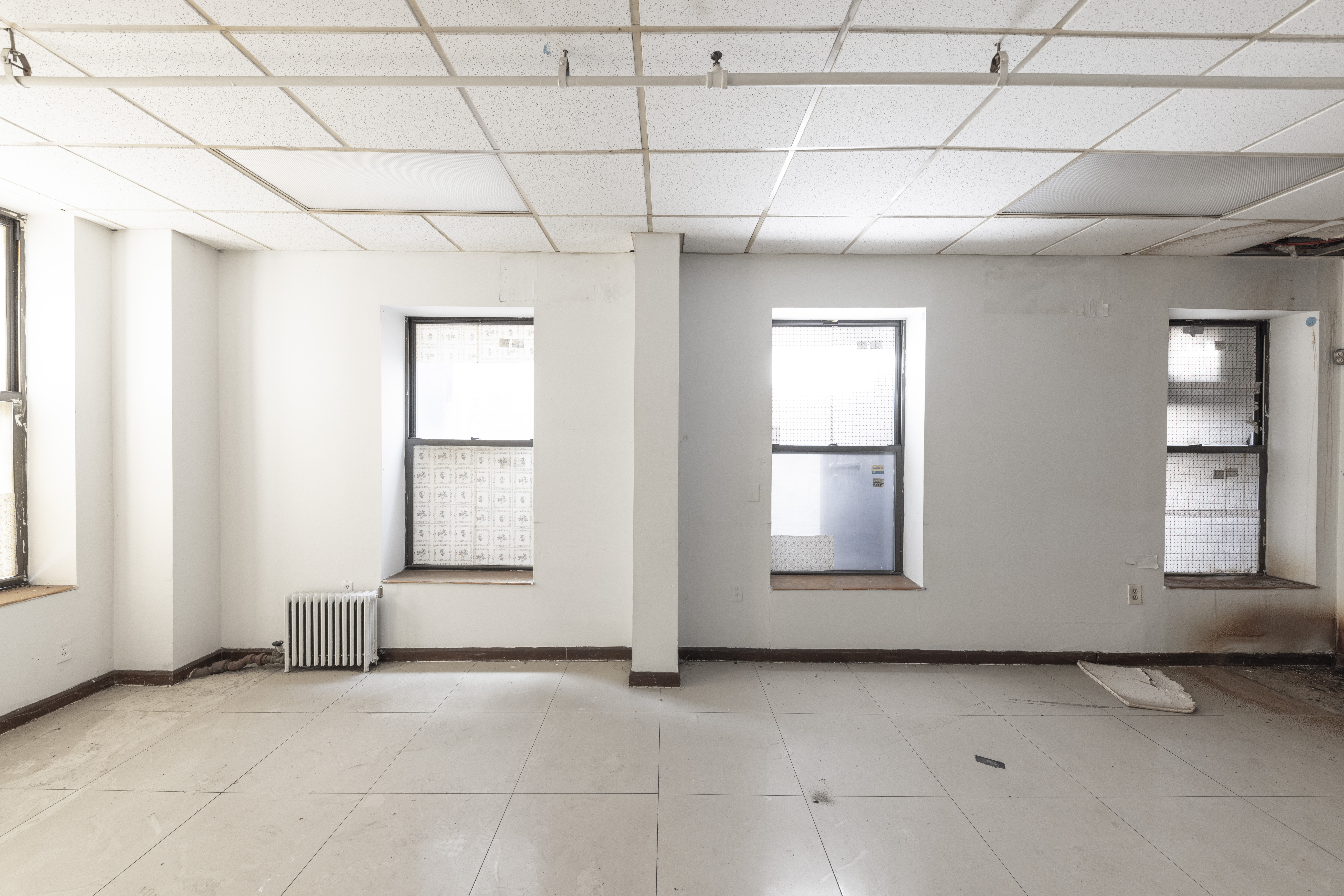 47 Division Street Manhattan, NY 10002 - Photo 4 of 11 an empty room with windows