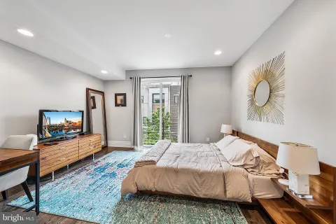 $610,000 | 1010 South 17th Street, Unit B, Philadelphia, PA 19146