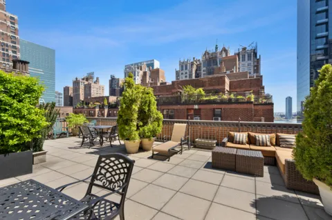 $455,000 | 305 East 40th Street, Unit 14V | Murray Hill