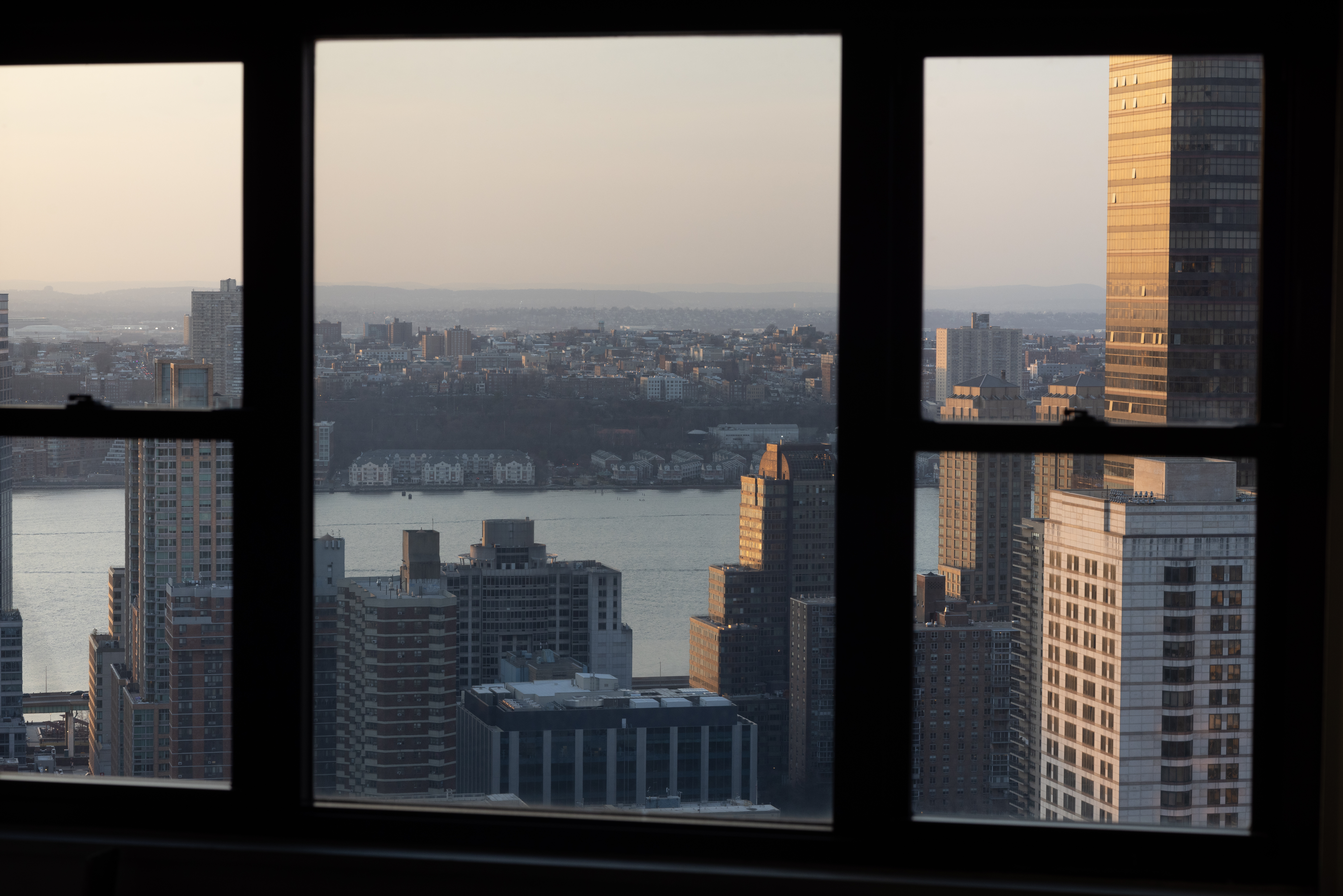20 West 64th Street, Unit 41H Manhattan, NY 10023 - Photo 17 of 39 a view of sky from window
