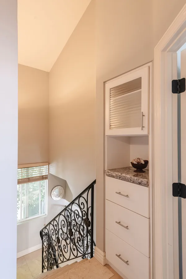 $1,799,000 | 230 Ardmore Avenue, Hermosa Beach, CA 90254