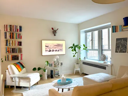 $770,000 | 165 West 20th Street, Unit 5C | Chelsea