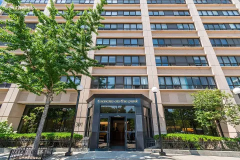 $780,000 | 301 West 110th Street, Unit 8J | Harlem