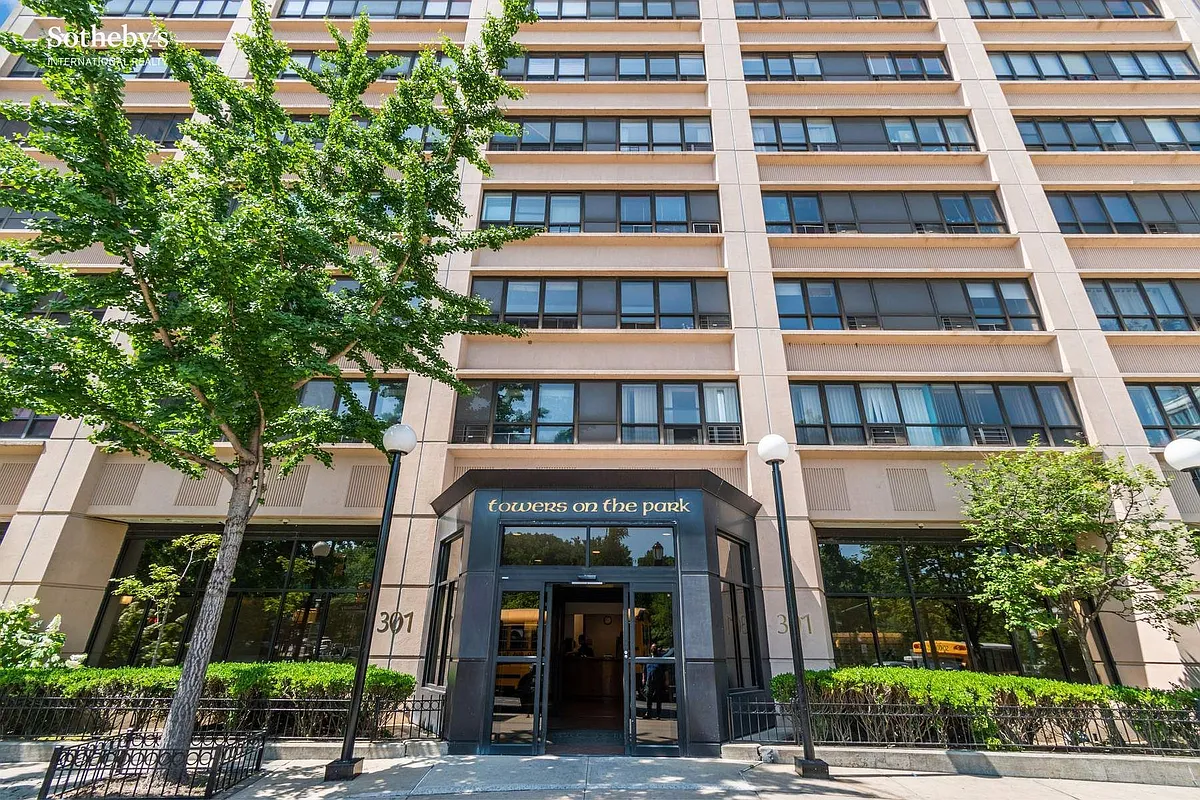 301 West 110th Street, Unit 8J Manhattan, NY 10026 - Photo 8 of 9