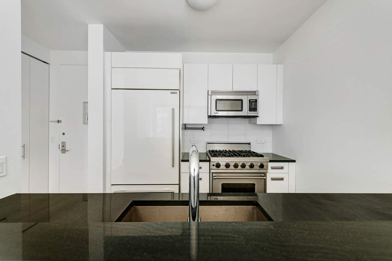 46-30 Center Boulevard, Unit 307 Queens, NY 11109 - Photo 8 of 22