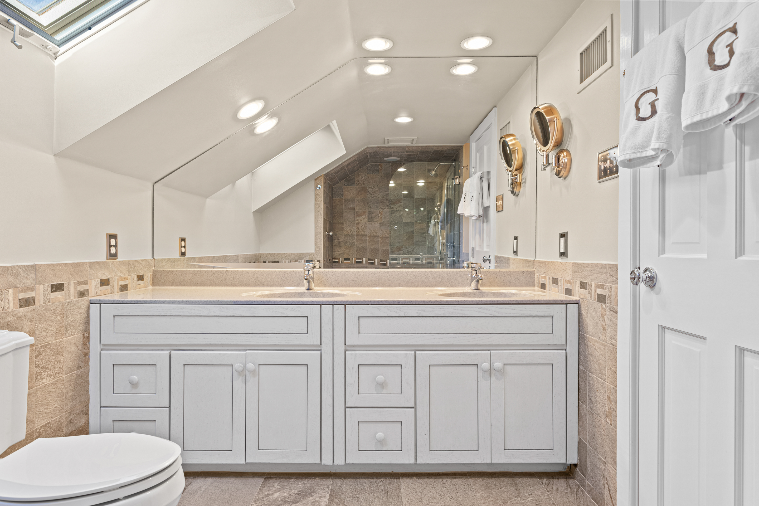 791 Grubbs Mill Road Berwyn, PA 19312 - Photo 40 of 76 a bathroom with a sink a toilet and a mirror