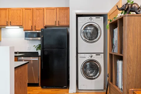 $240,000 | 1645 West Ogden Avenue, Unit 438, Chicago, IL 60612