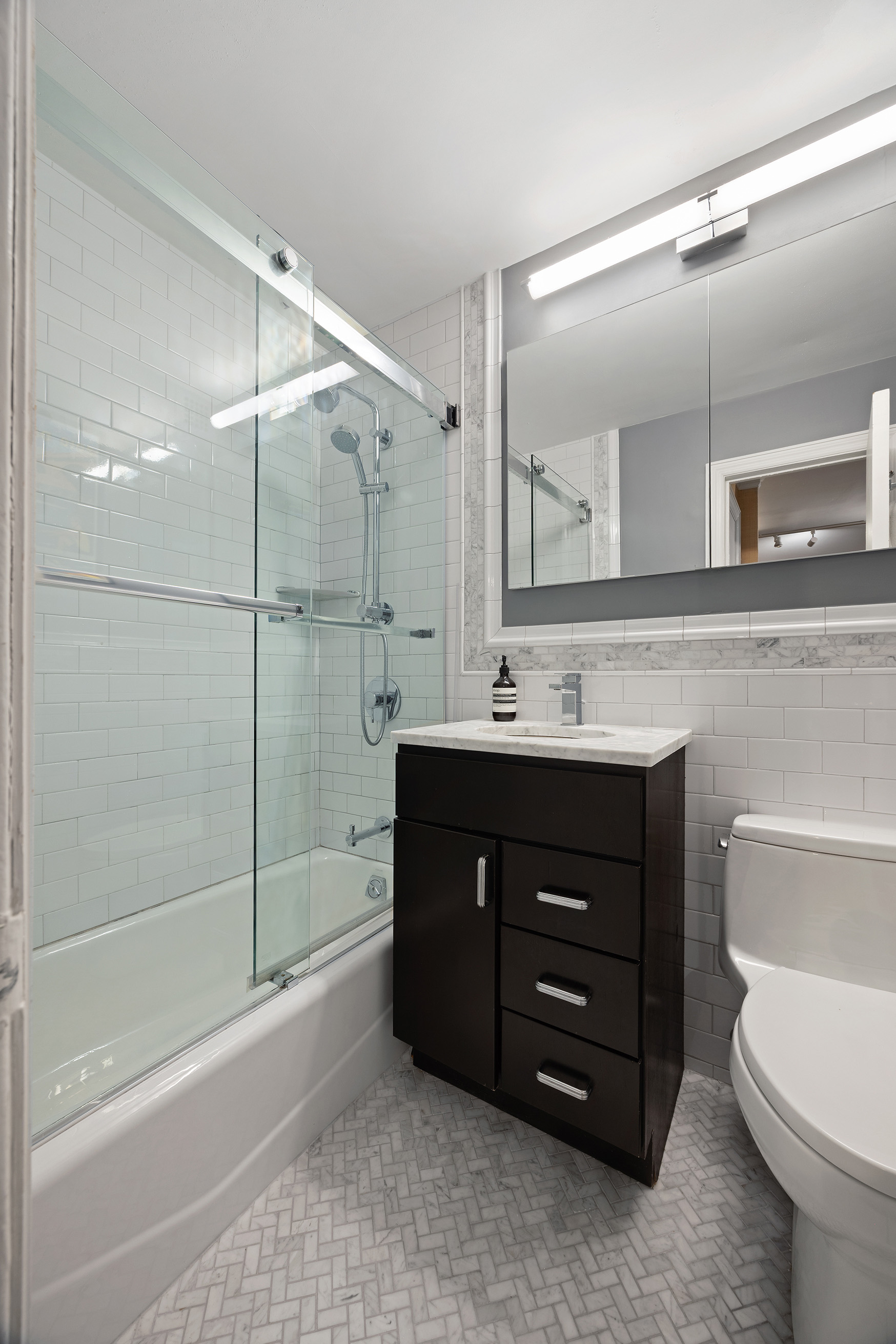 196 East 75th Street, Unit 9G Manhattan, NY 10021 - Photo 8 of 10