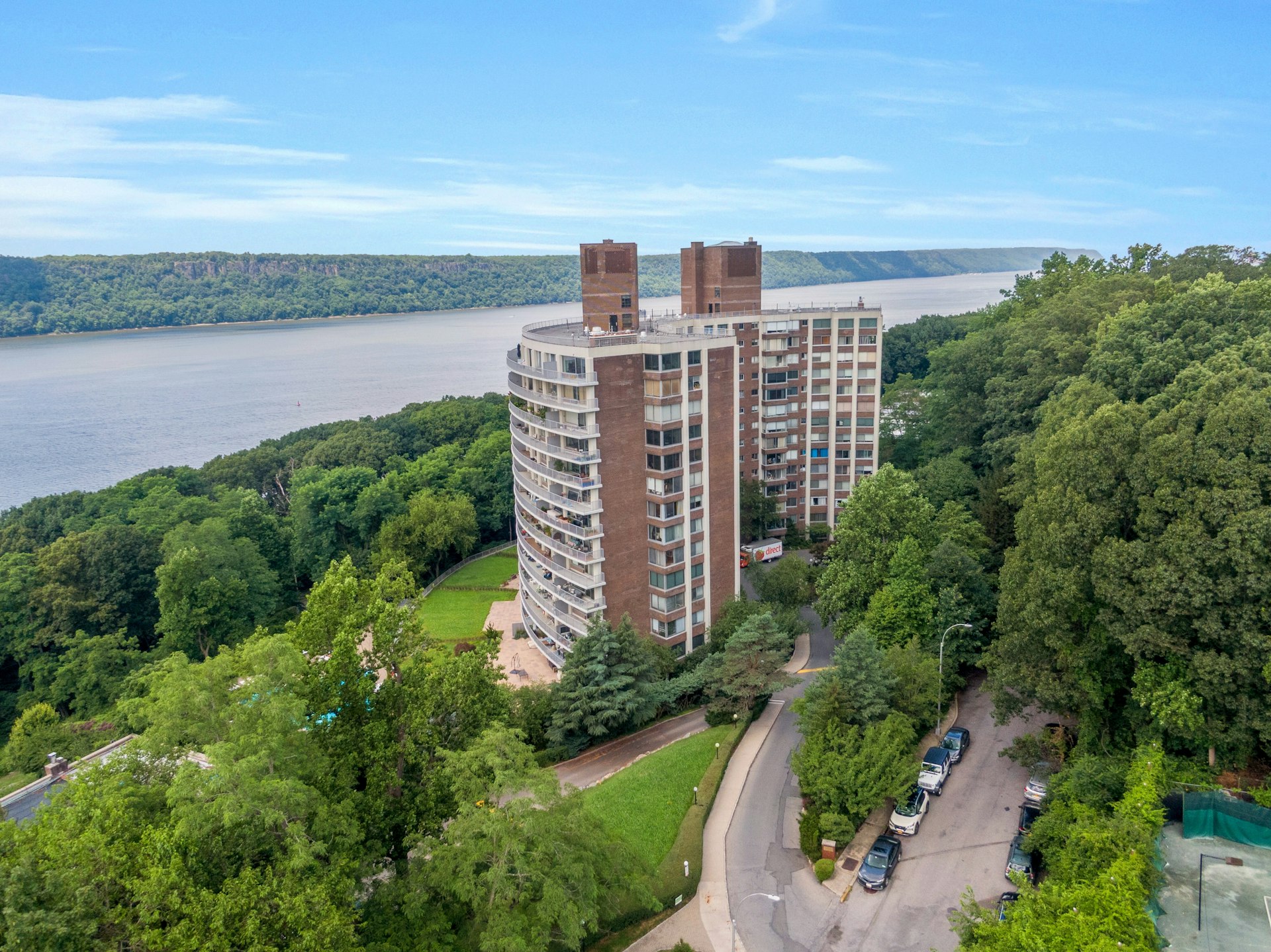4455 Douglas Avenue, Unit 3F Bronx, NY 10471 - Photo 15 of 27 a view of a city with a lake