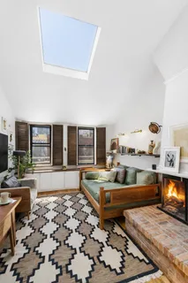 $695,000 | 425 East 78th Street, Unit 6F | Upper East Side