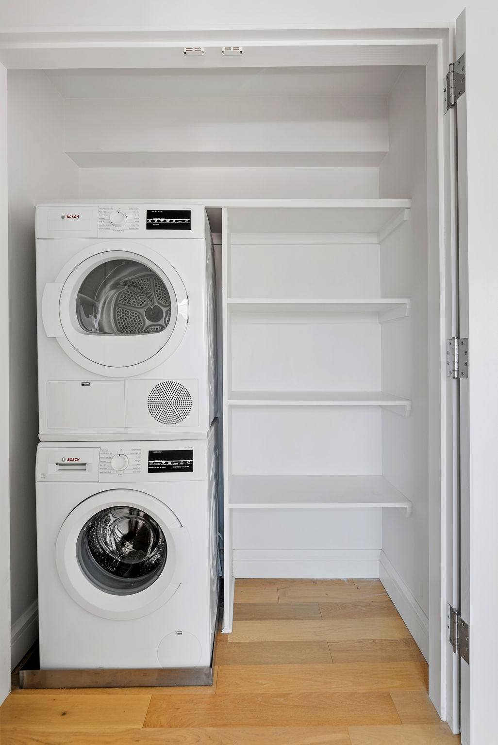 175 West 95th Street, Unit 15D Manhattan, NY 10025 - Photo 6 of 13 a utility room with dryer and washer