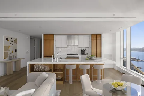 $3,395,000 | 1 West End Avenue, Unit 26G | Upper West Side