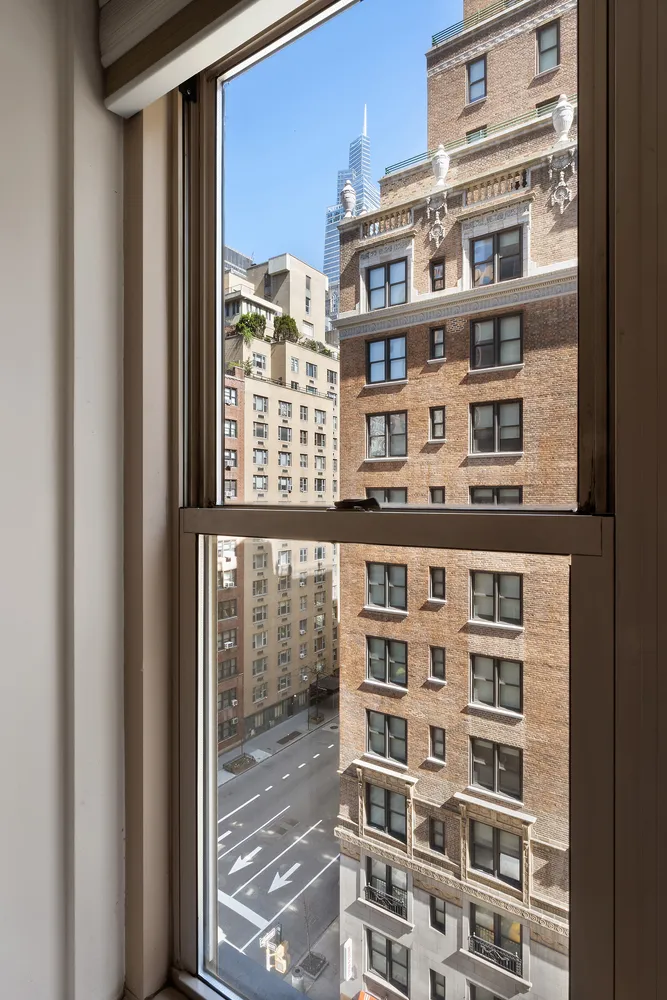 $619,000 | 137 East 36th Street, Unit 8H | Murray Hill
