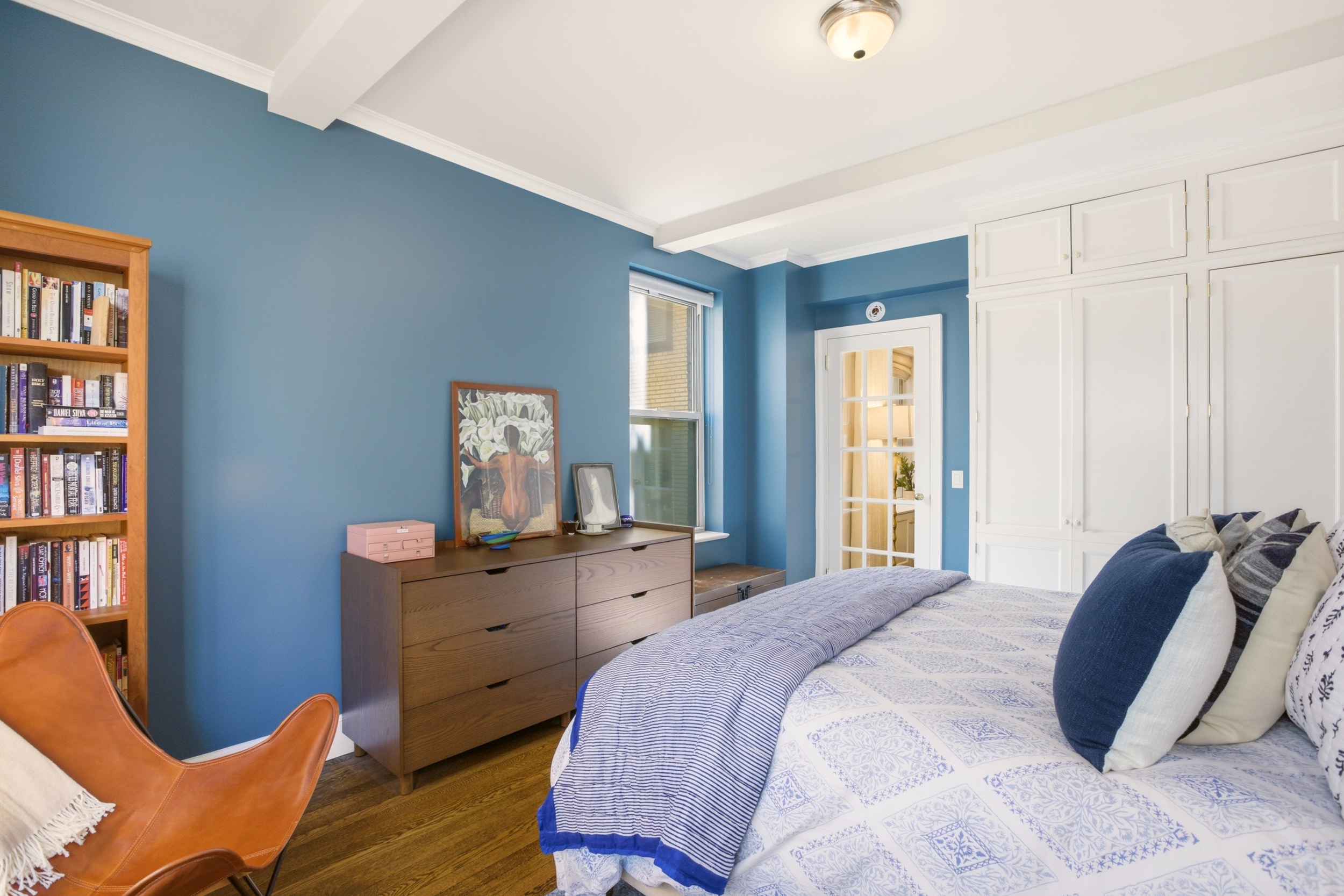 60 Gramercy Park North, Unit 8D Manhattan, NY 10010 - Photo 9 of 14 a bedroom with a bed and a book shelf