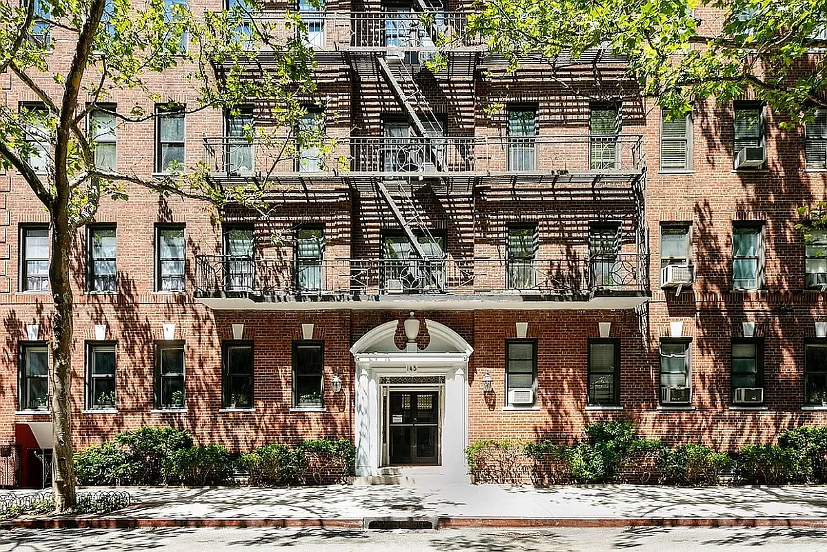 145 East 22nd Street, Unit 4A Manhattan, NY 10010 - Photo 7 of 14 a front view of a building