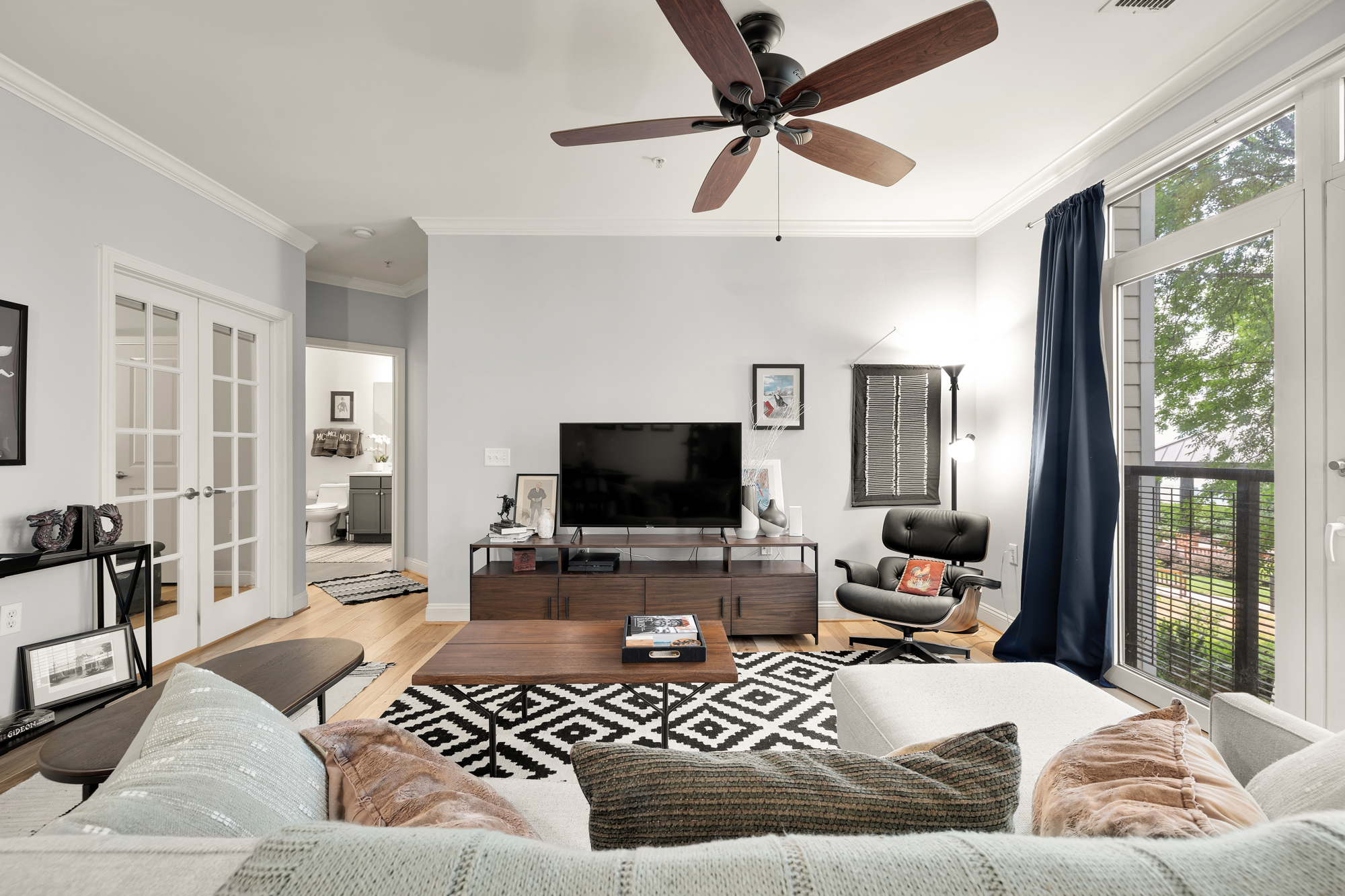 1391 Pennsylvania Ave. Southeast, Unit 324 Washington, DC 20003 - Photo 10 of 33 a living room with furniture and a flat screen tv