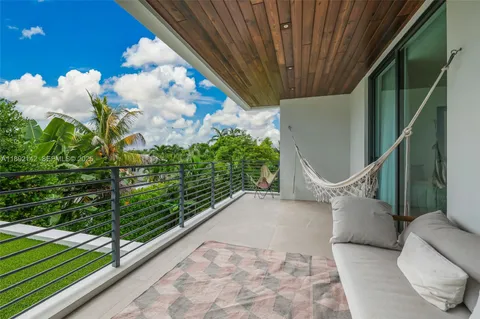 $6,685,000 | 445 Ridgewood Road, Key Biscayne, FL 33149
