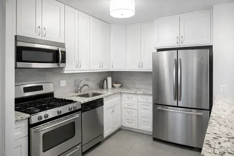 $6,250 | 330 East 75th Street, Unit 5E | Lenox Hill